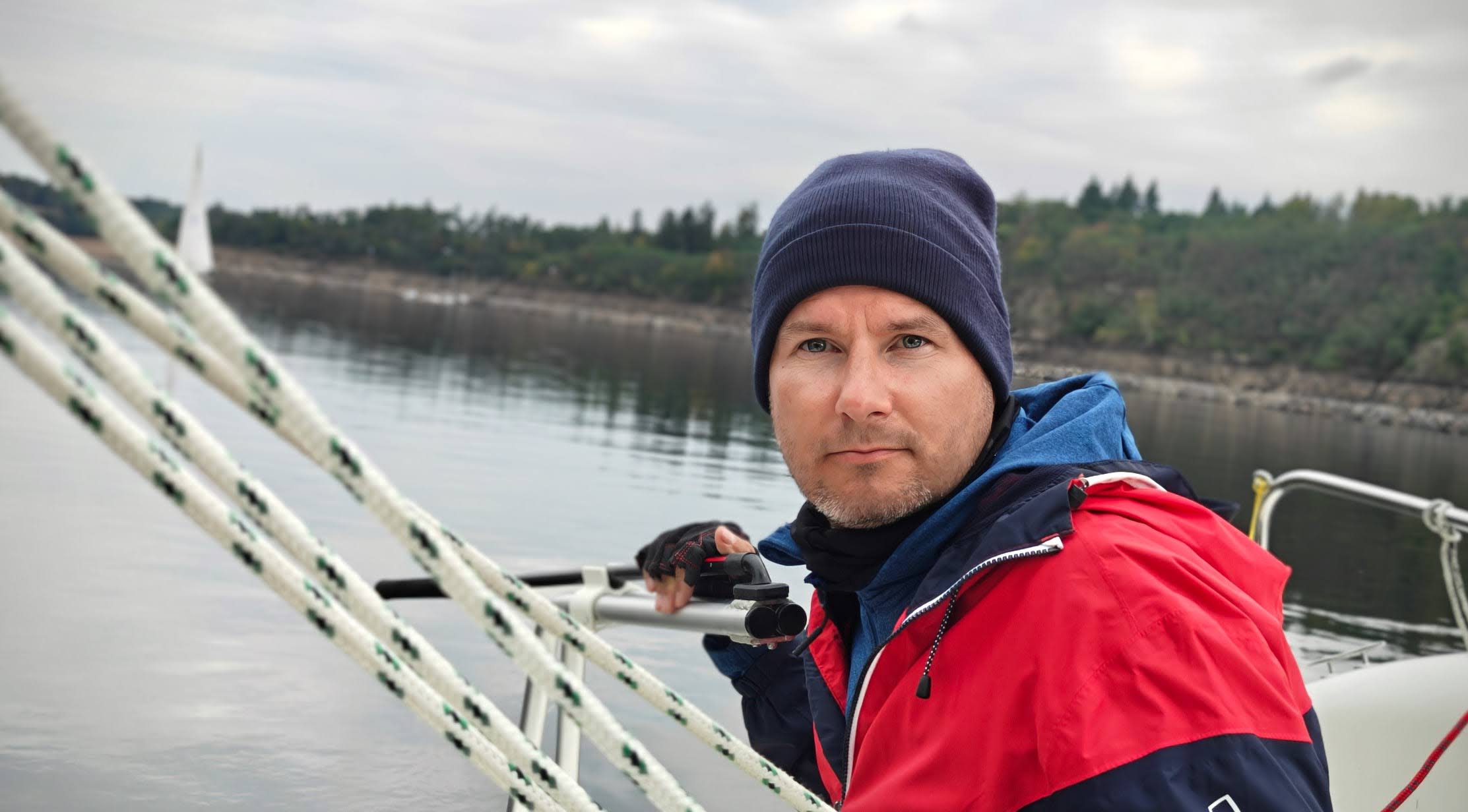 Jan at the helm sailing on Orlík Dam